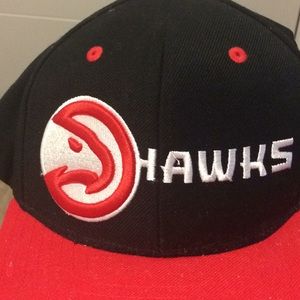 Atlanta hawks snapback black and red hat